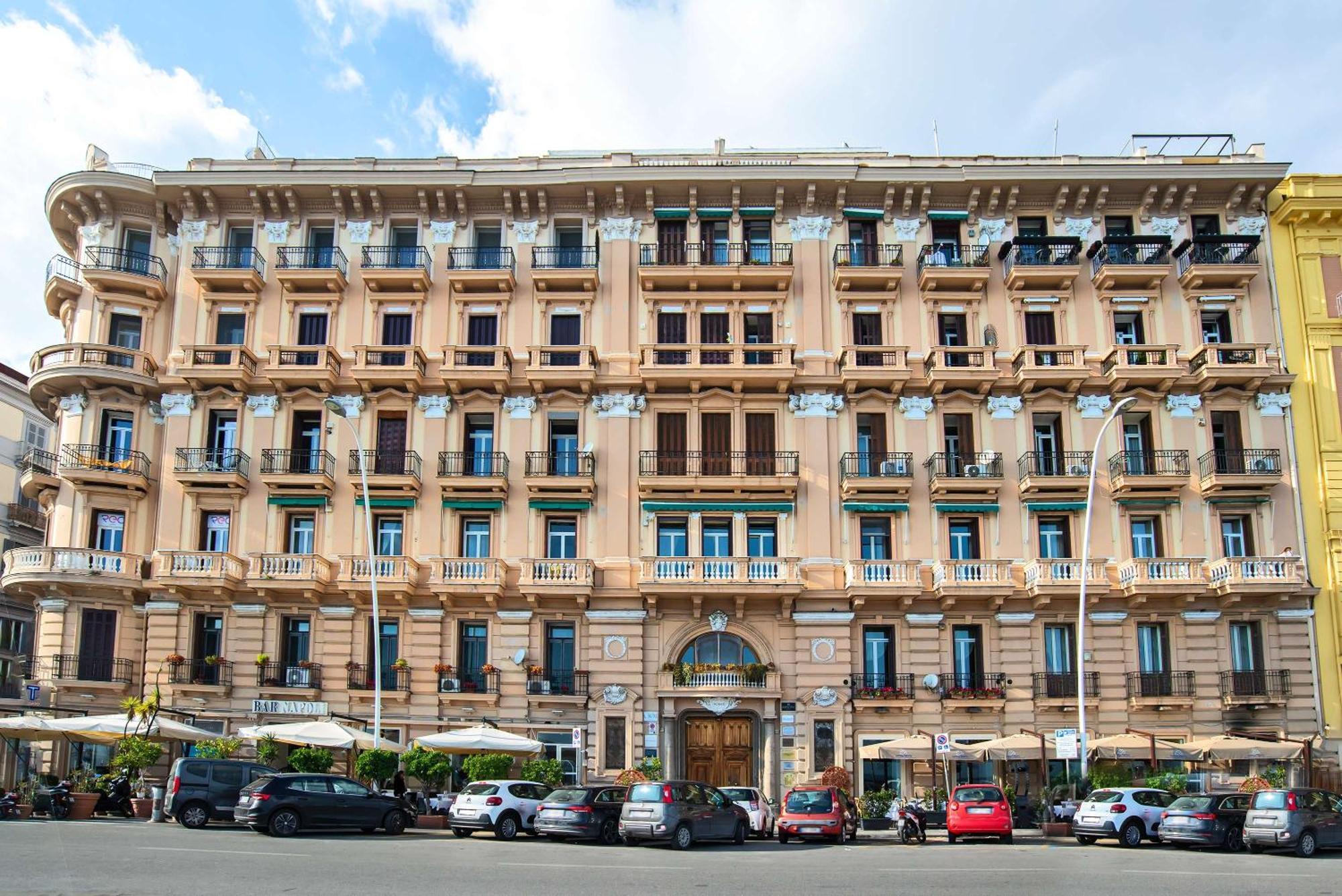Gram Suites Naples Extérieur photo