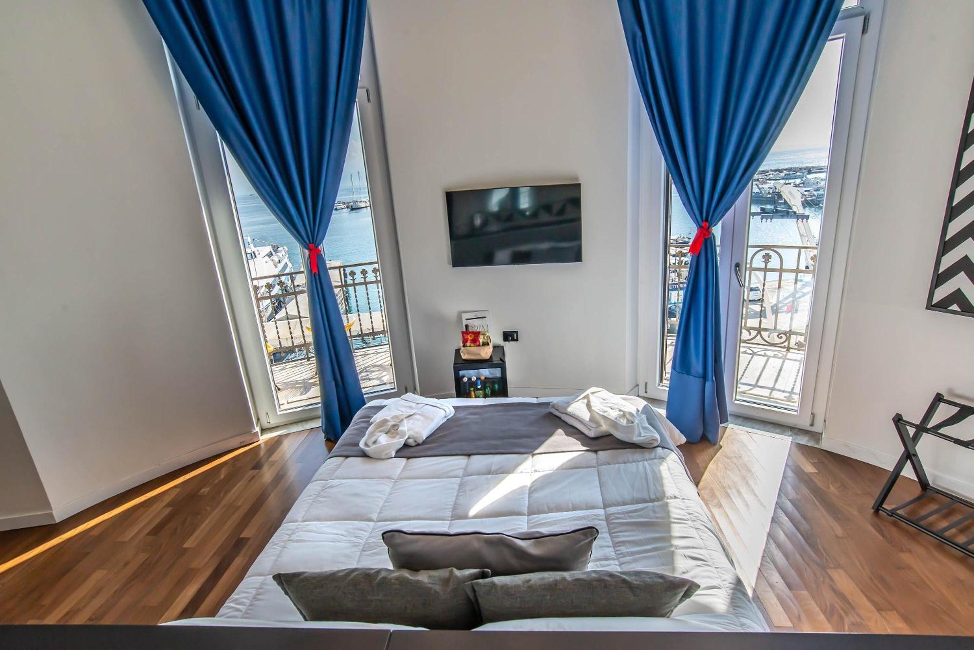 Gram Suites Naples Extérieur photo
